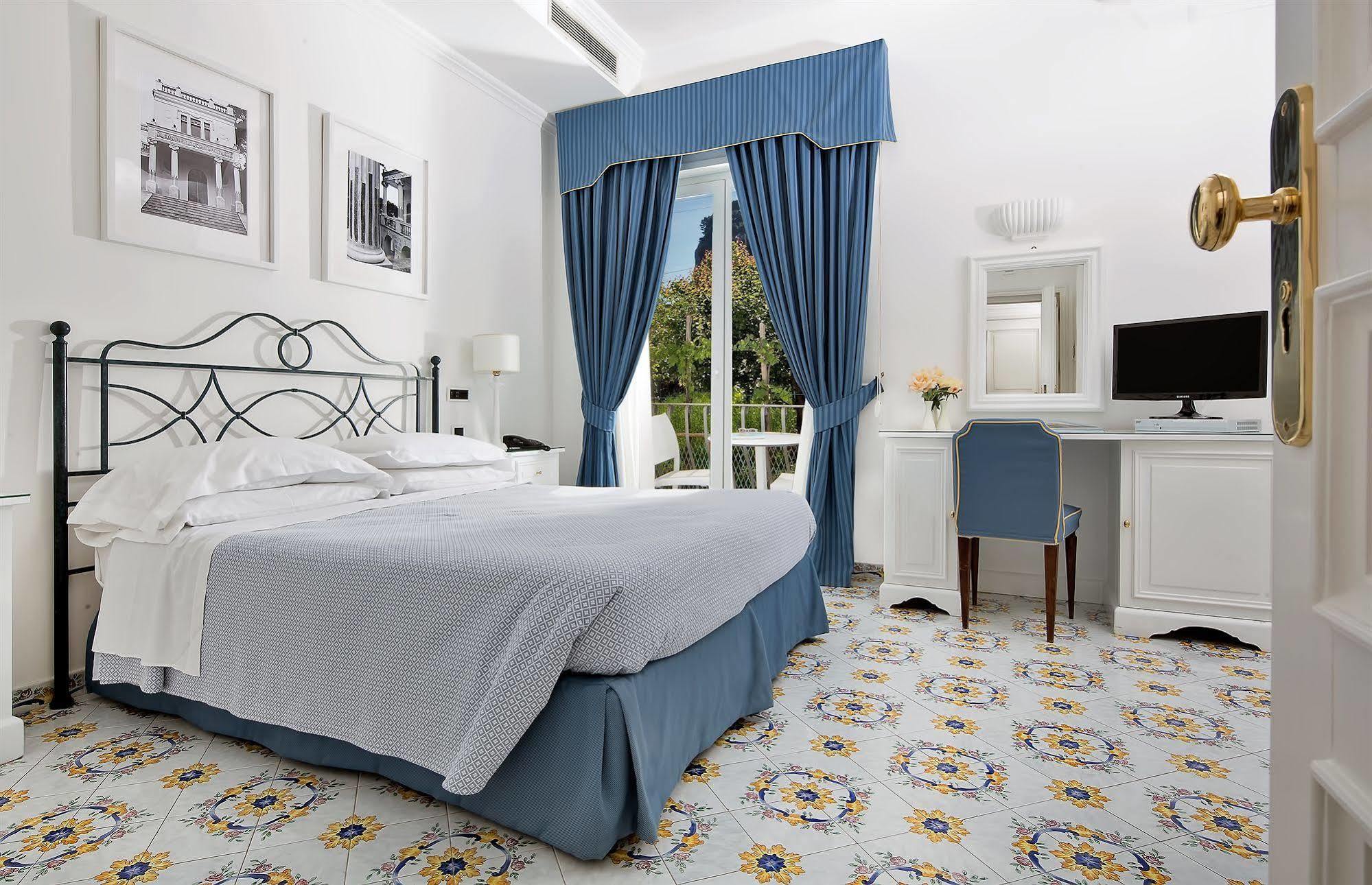 Hotel Canasta Capri Esterno foto