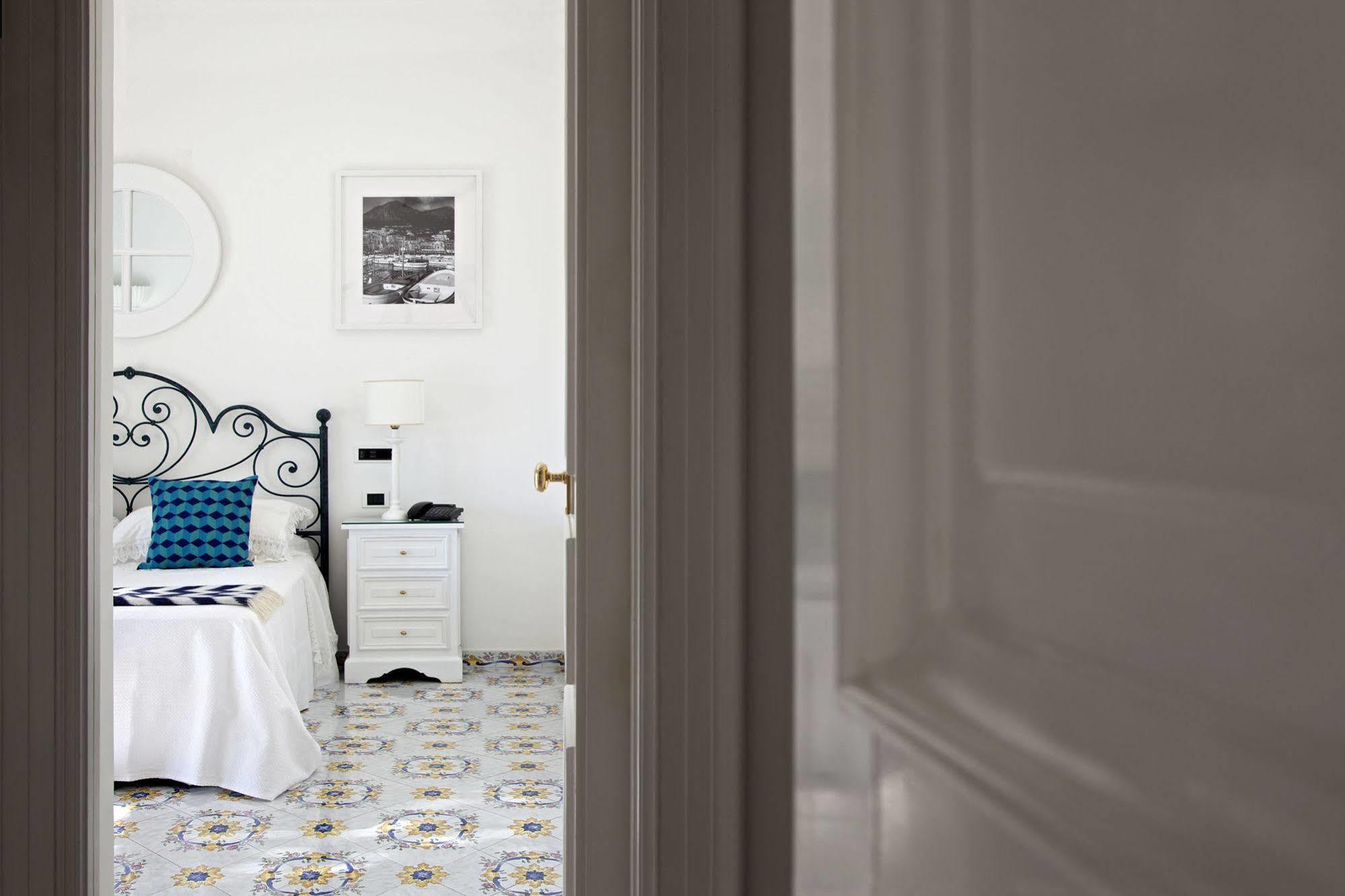 Hotel Canasta Capri Esterno foto