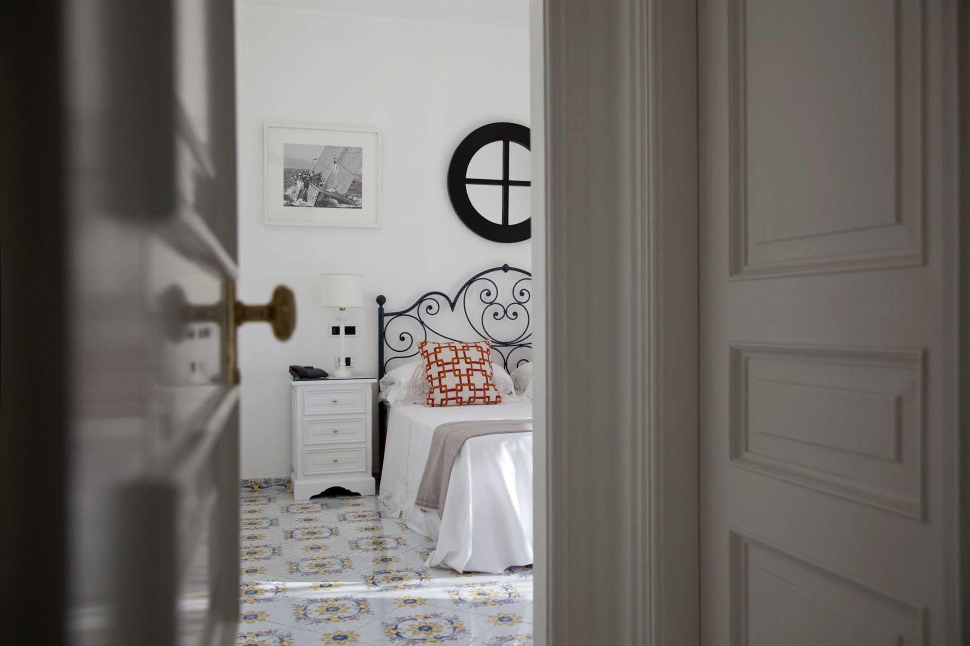 Hotel Canasta Capri Esterno foto