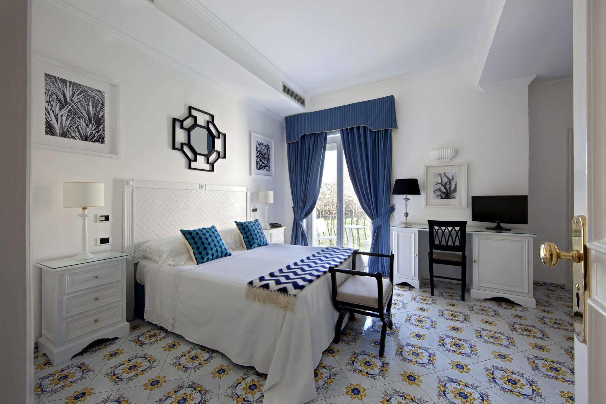 Hotel Canasta Capri Esterno foto