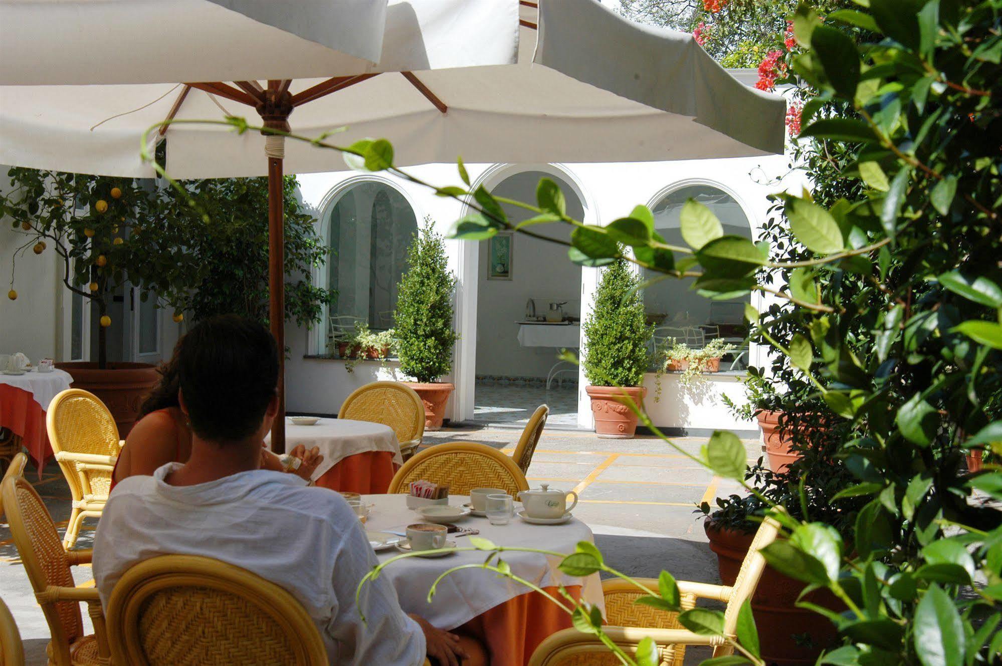 Hotel Canasta Capri Esterno foto